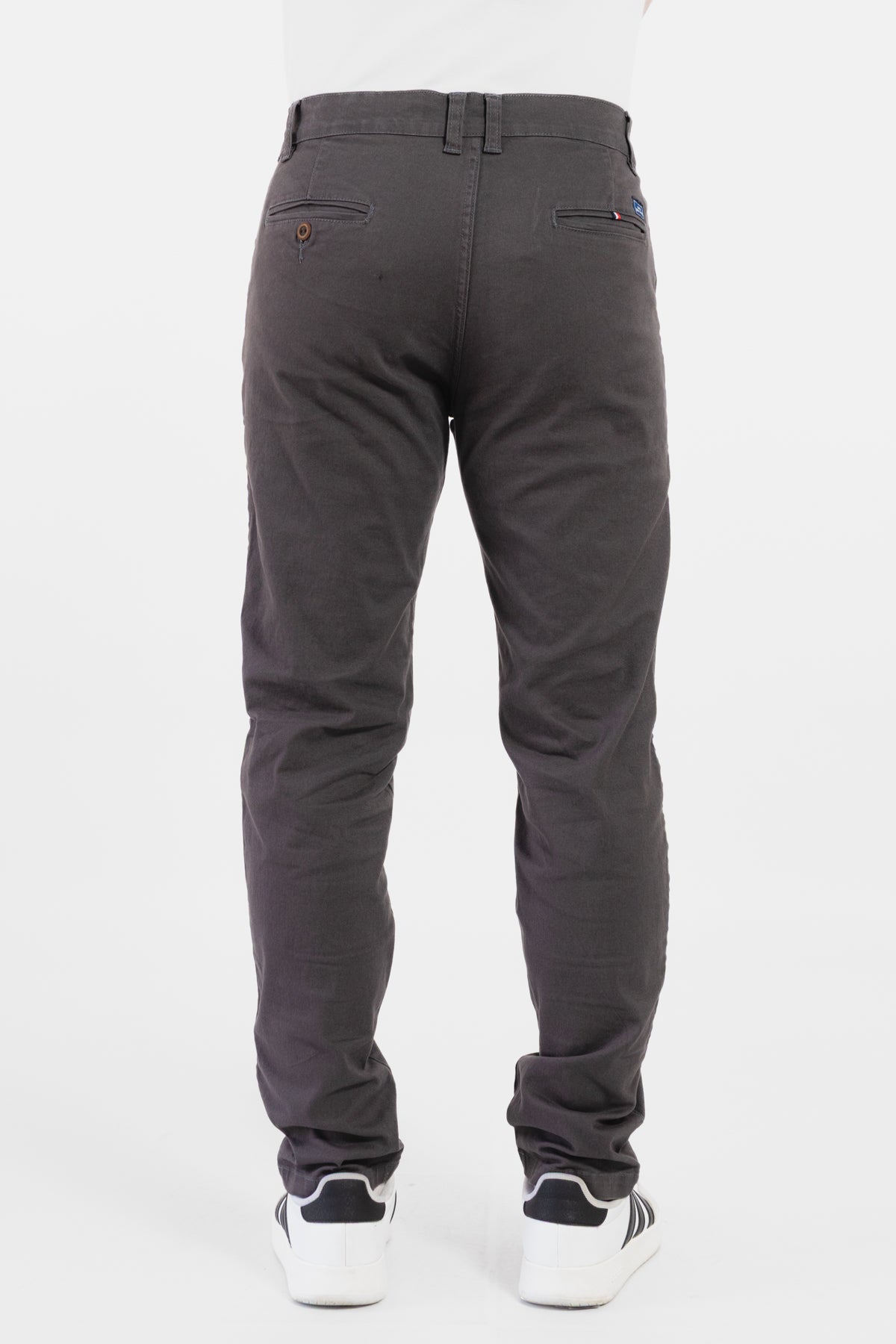 Gris oscuro