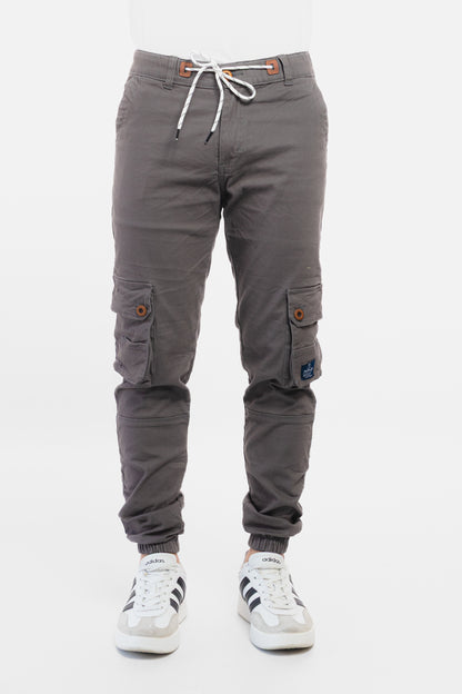 Gris oscuro